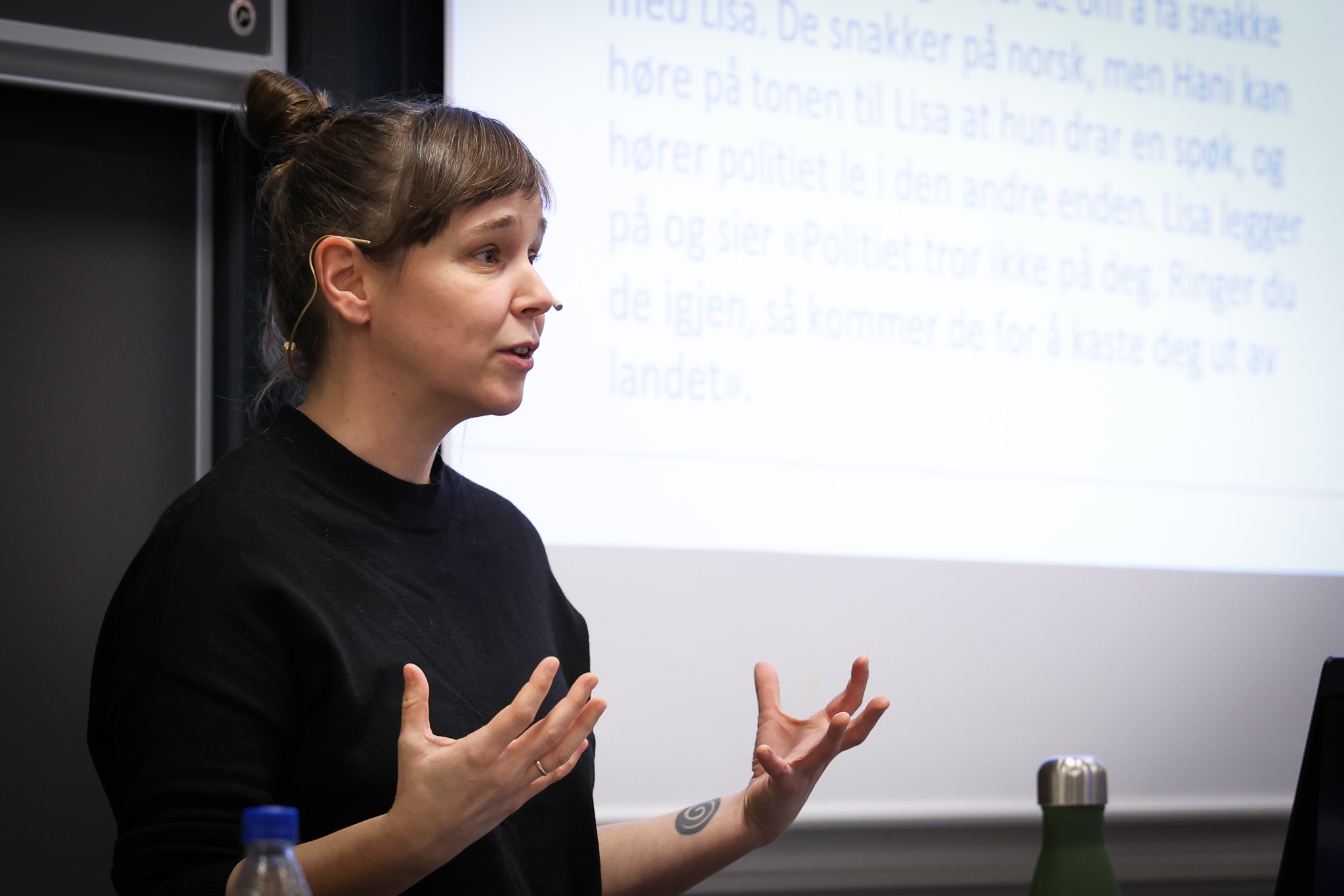 Silje Mathisen presenterer på fagdag om vold og overgrep i et skeivt perspektiv.