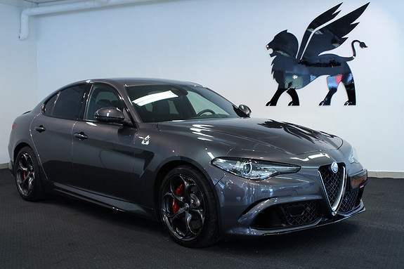 Alfa Romeo Giulia Quadrifoglio 510hk 8,8" navi HK Lyd