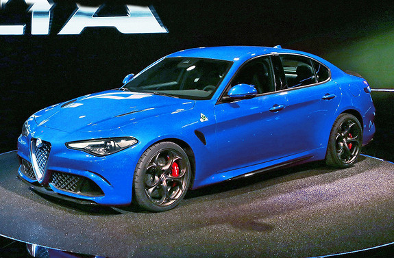 Alfa Romeo Giulia Quadrifoglio 510hk 8,8" navi HK Lyd