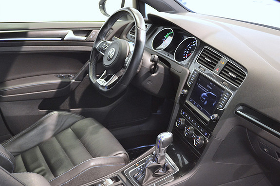 Volkswagen Golf GTE 204HK med Soltak og hengerfeste